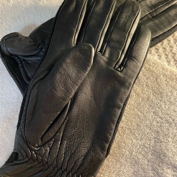 Gloves - Picture 5 of 5